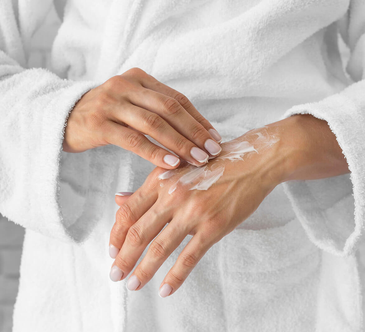 Как поменять уход за телом осенью: рекомендации косметологов